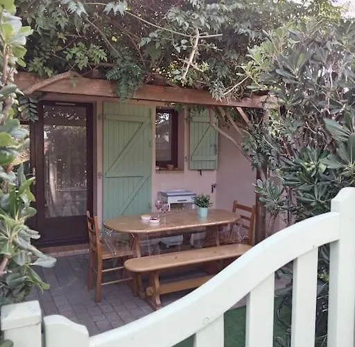 Jolie Maisonnette Dans Residence Calme Avec Piscine