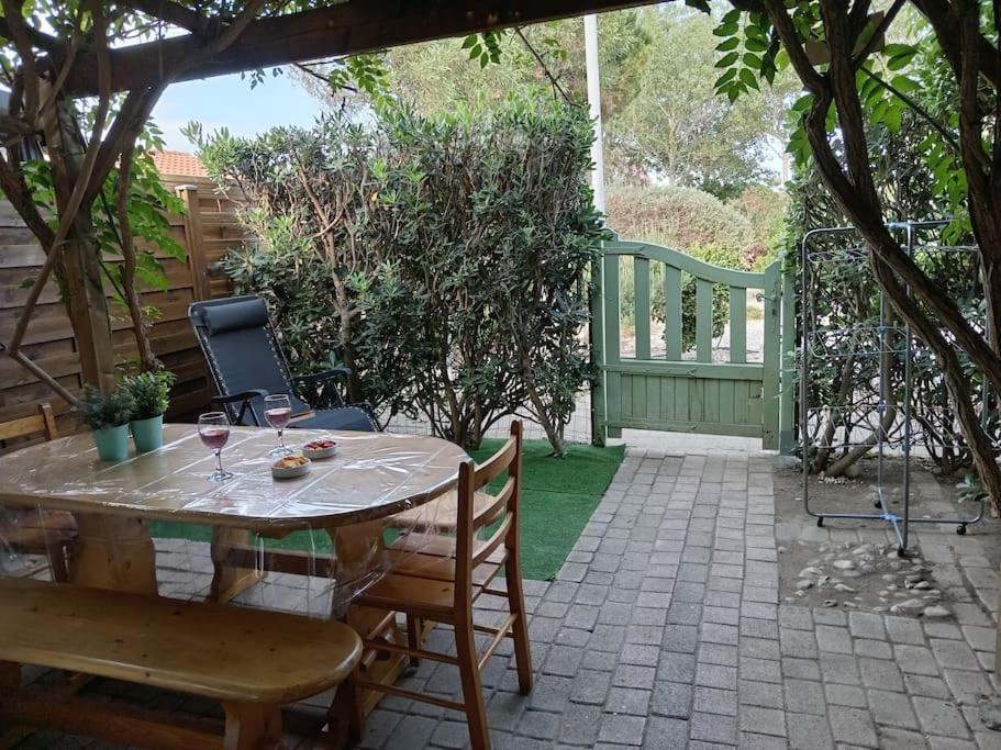 Jolie Maisonnette Dans Calme Avec Piscine